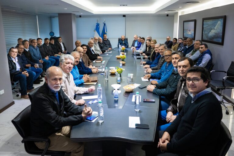 Insfrán se reunió con intendentes y presidentes de Comisiones de Fomento