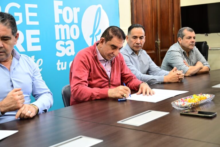 Jofré firmó convenio con ZL Auto para facilitar la renovación de las unidades destinadas al servicio de remises