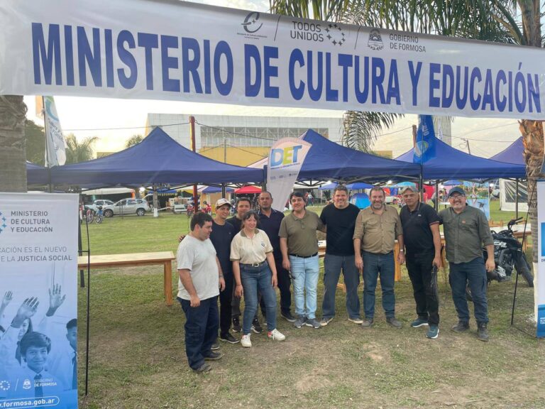 Stands educativos en la Fiesta del Pomelo 2025