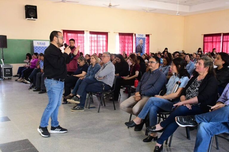 En la EPES N81 de El Colorado Brignole y Doroñuc participaron del Seminario del Modelo Formoseño