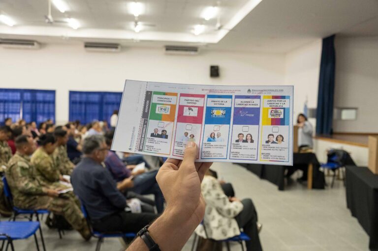 Nueva capacitación sobre la BUP: no habrá sobres, se doblará la boleta y se depositará en la urna