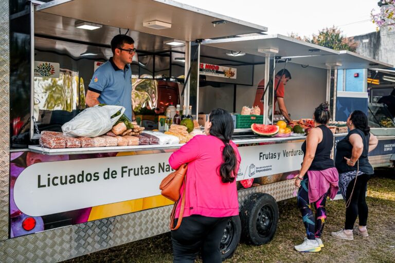 Se puso en marcha el mercado móvil de emprendedores
