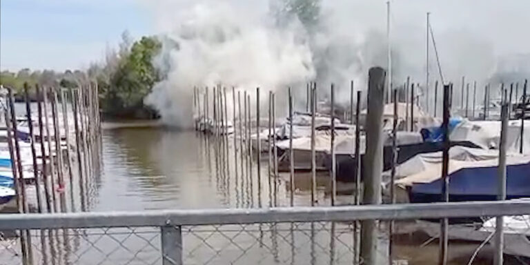 Se incendiaron dos embarcaciones en una guardería de San Fernando