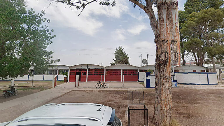 Un chico había ido armado hace un mes a otra escuela de la misma ciudad de Mendoza donde se atrincheró la alumna de 14 años