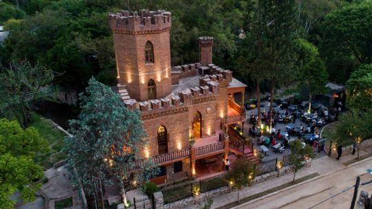 Querés ser dueño de un castillo? hay uno en venta en las Sierras Chicas