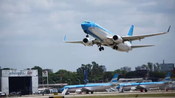 Aerolíneas Argentinas lanzó un importante descuento en vuelos dentro del país