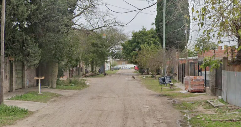 Villa Gobernador Gálvez: Mataron a un adolescente de 16 años y balearon a una chica desde un caballo