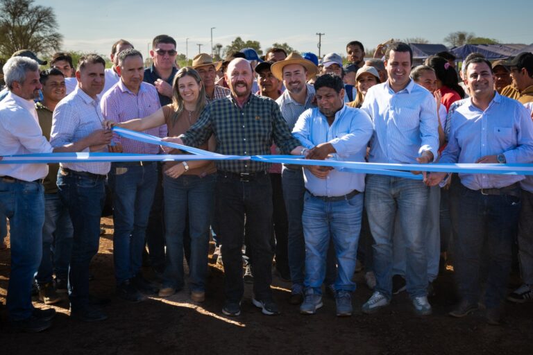 El 26 de octubre tenemos que llenar las urnas de votos azules para tener un Congreso que defienda los intereses del país, expresó el Gobernador