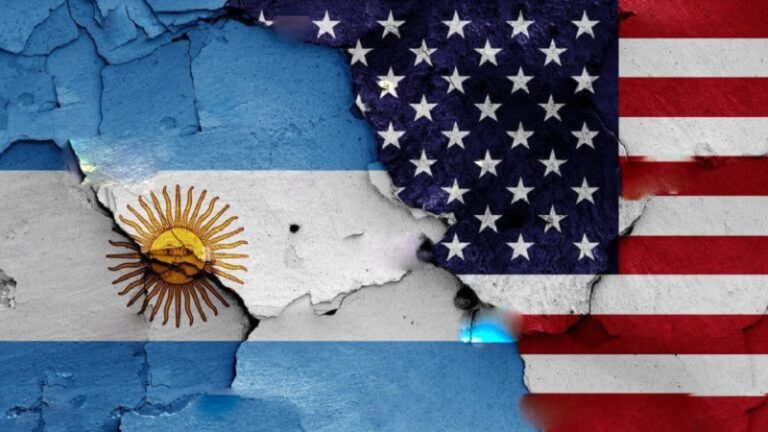 No es infantil como dice Kicillof: el capital financiero nos hunde, romper con el FMI es defenderse