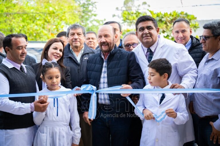 El Gobernador inauguró dos obras educativas en Ingeniero Juárez