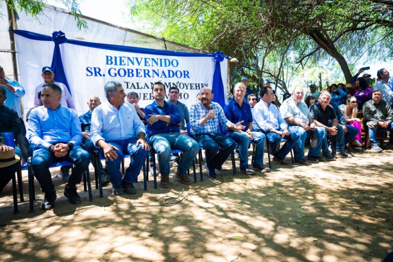 En El Quebracho, el Gobernador encabezó encuentro con la comunidad wichí y las familias criollas