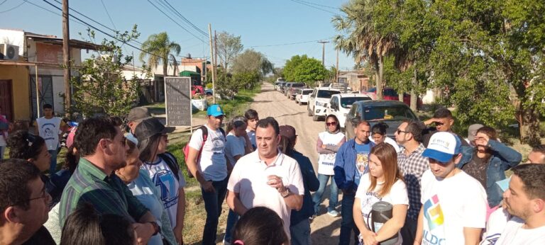 Caminata del Frente de la Victoria por el barrio Divino Niño