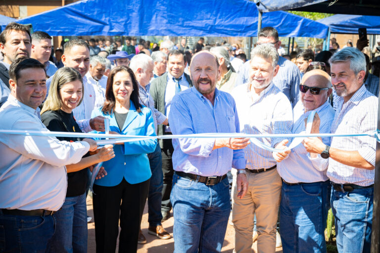 En Tacaaglé, Gildo Insfrán habilitó la pileta municipal ygarantizó que llegará el agua potable a las zonas faltantes cuando finalice la obra de la otra planta