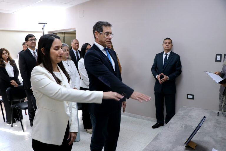 Magistrados y funcionarios de la Segunda Circunscripción juraron la nueva Constitución