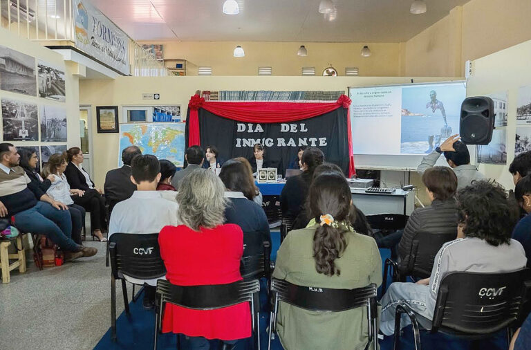 Para evocar el Día Nacional de los Inmigrantes se realizó un conversatorio