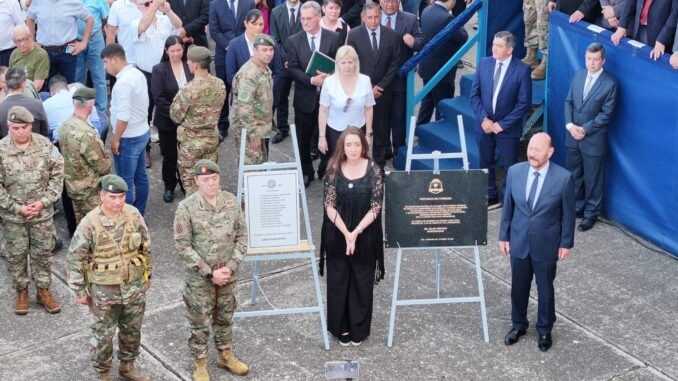 Gildo Insfrán y Victoria Villarruel encabezaron el acto homenaje a los héroes formoseños del RIM 29