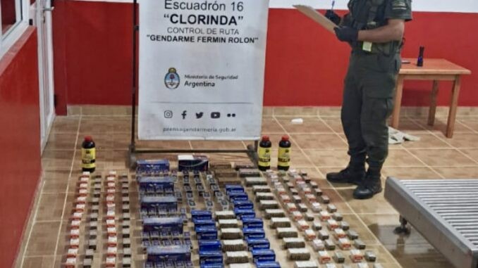 Detectaron un millonario cargamento de material bélico y explosivo en un camión de encomiendas