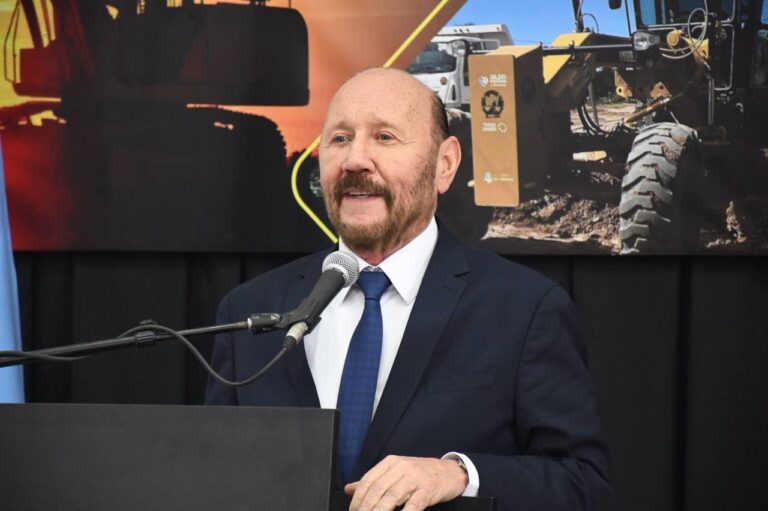 Insfrán agradeció a los vialeros en su día por su presencia permanente en los momentos de emergencia que vivió la provincia