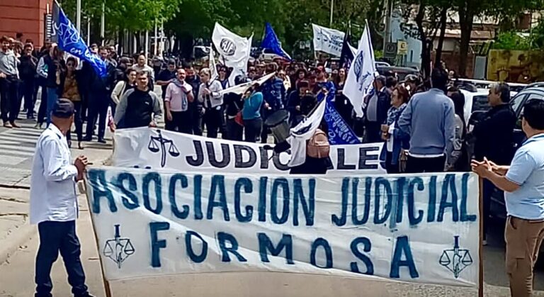 Docentes Autoconvocados se Sumaron a la Marcha Judicial en Formosa