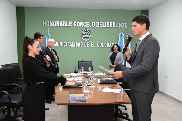 Ceremonia en el HCD de El Colorado: Funcionarios Locales Prestaron juramento a la Nueva Constitución
