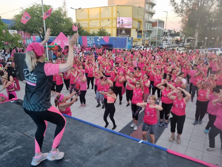 Se llevó adelante la cuarta edición de la Zumba Rosa, una fiesta por la vida y la salud pública