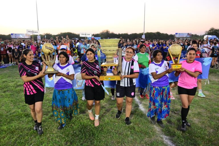 Las manos creadoras de la Copa Gildo Insfrán, símbolo de identidad del pueblo formoseño