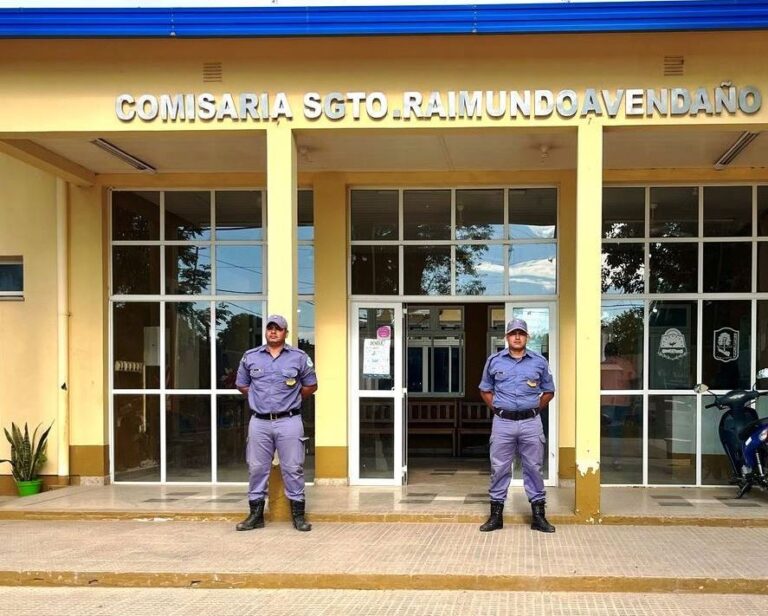 Cuatro policías fueron detenidos tras la denuncia de un hombre luego de un confuso procedimiento por narcomenudeo