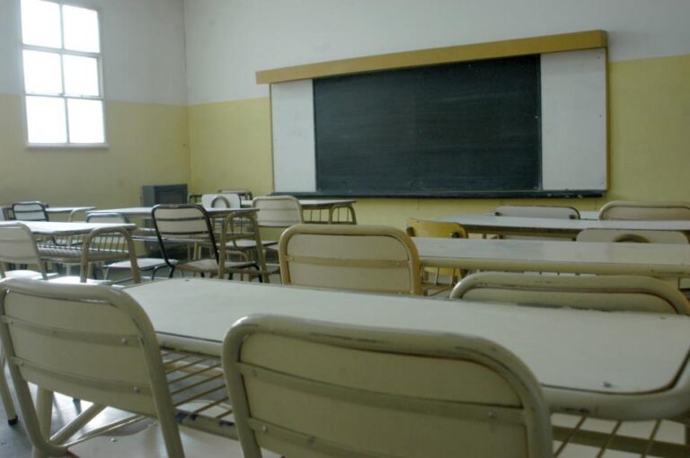 El Gobierno libertario busca socavar el pilar fundamental de una sociedad que es la educación, advierten