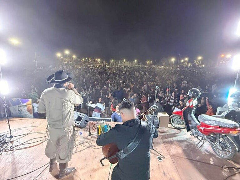 Multitudinario festejo del Día de la Madre en Las Lomitas organizado por la Unidad Justicialista