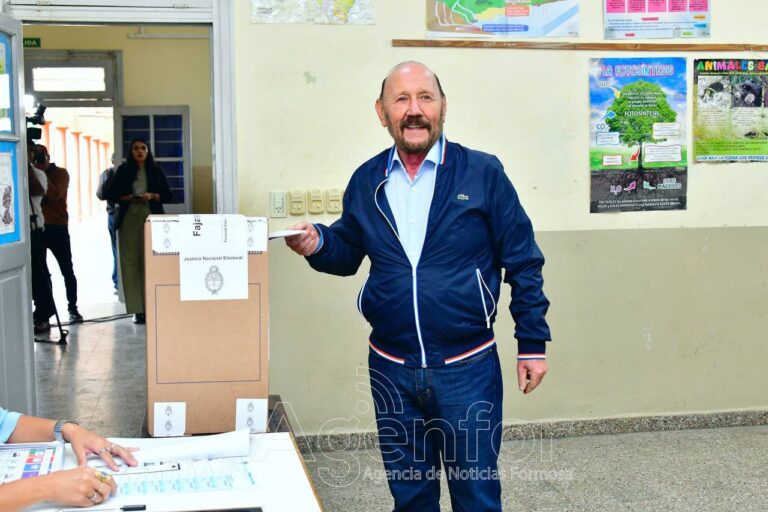 El gobernador Insfrán votó en Laguna Blanca