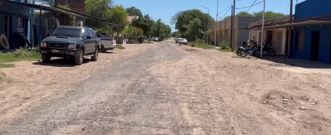 Aseguran que Basualdo prometió mil metros de pavimento en Las Lomitas y no cumplió con nada