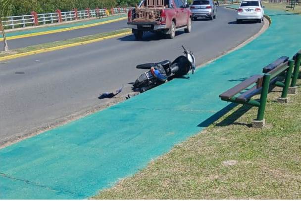 Desquiciado ataque: Detuvieron a un hombre que, con una botella rota, hirió en el cuello a una mujer