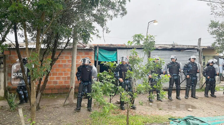 Realizaron allanamientos simultáneos en distintos barrios de la ciudad