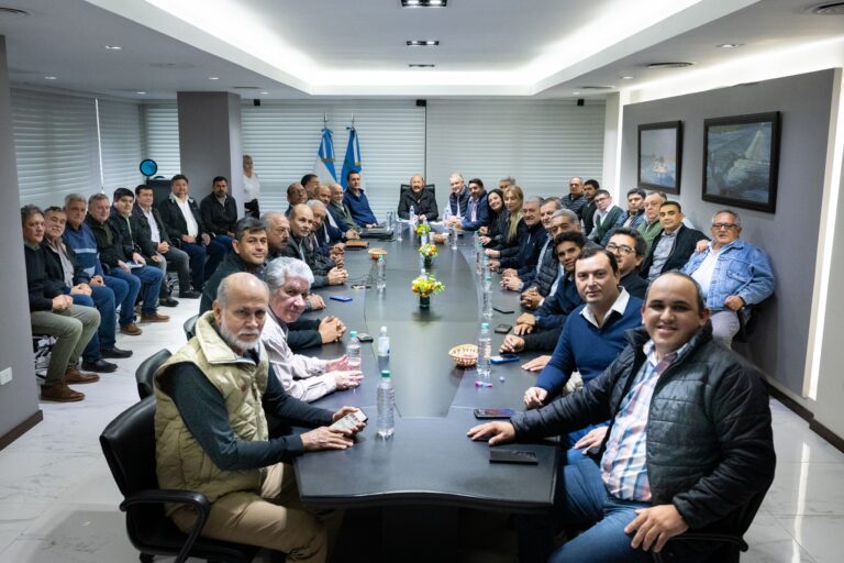 El gobernador Insfrán se reunió con intendentes y presidentes de Comisiones de Fomento