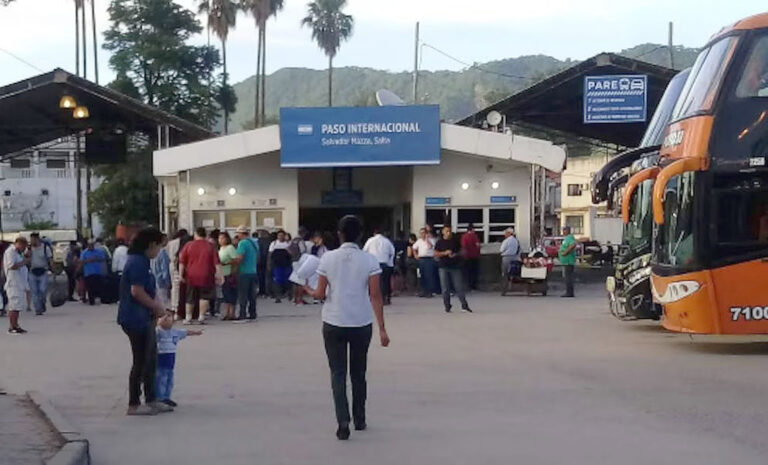 Un ingeniero informático argentino fue asesinado a balazos en una plaza en la frontera con Bolivia