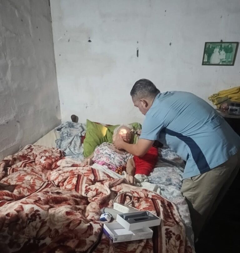 Clorinda: el centro de salud Juan Pablo II brinda atención domiciliaria a pacientes con problemas de movilidad