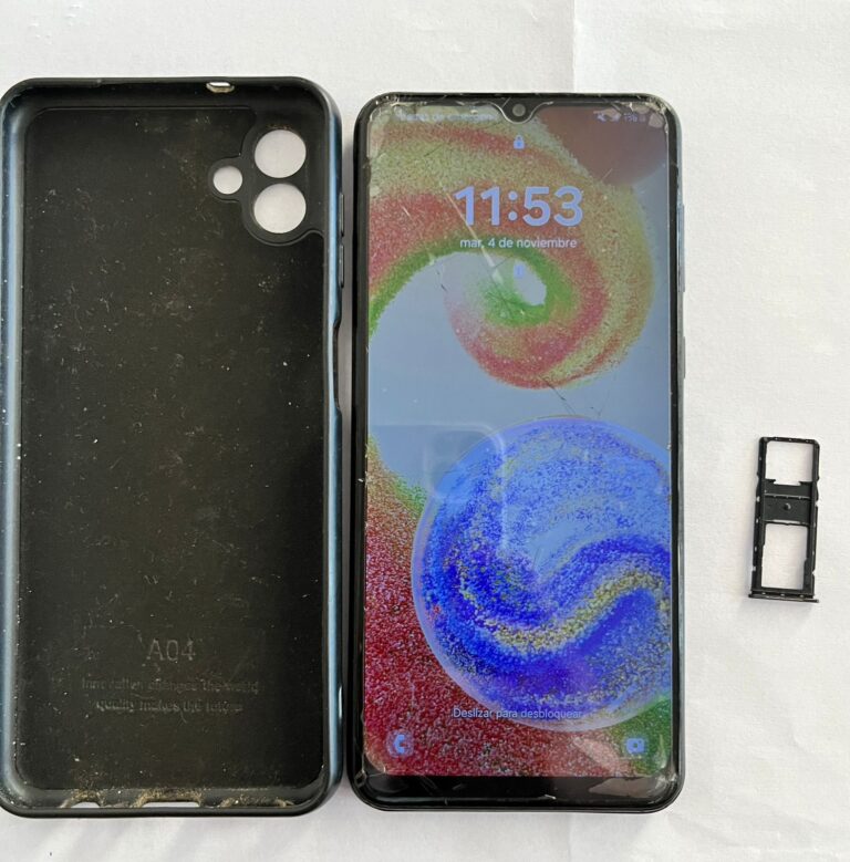 Dos mujeres en moto abordaron a una adolescente en la vía pública y a punta de cuchillo le robaron el celular