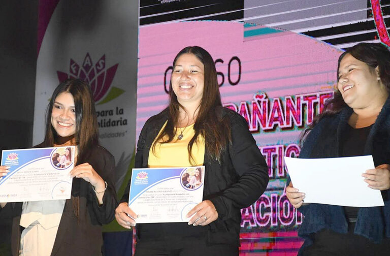 Se desarrolló la entrega de certificados del curso Acompañante Terapéutico con Orientación en TEA