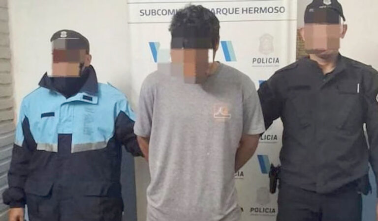 Mi papá quiere matar a mi mamá!: a los gritos y en la calle, un niño salvó a su madre