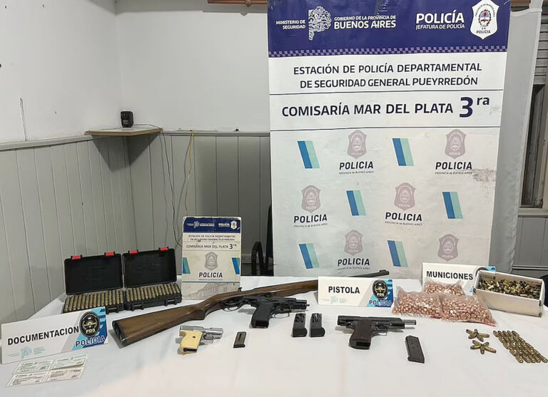 Escuchó tiros en su cuadra, denunció y la Policía encontró un arsenal en la casa de su vecino