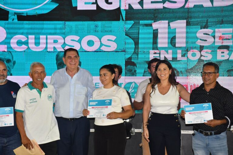 El intendente Jofré entregó certificados a más de 500 egresados de la Escuela de Artes y Oficios Municipal