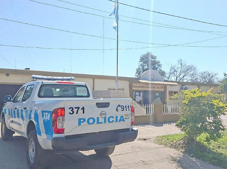 Amenazó de muerte a su padre y terminó detenido junto a su pareja