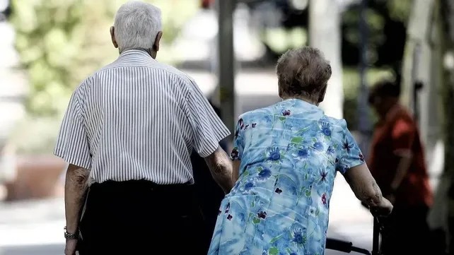 Cuánto aumentarán las jubilaciones, AUH y otras asignaciones de ANSES en enero, luego del dato del INDEC