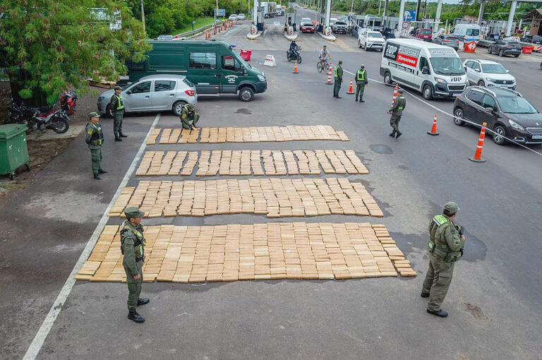 Detuvieron en Chaco a un camionero que llevaba una carga de más de 1000 kilos de marihuana