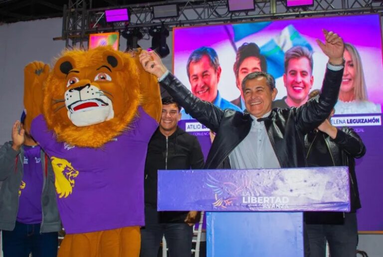 Atilio Basualdo renunció a su cargo de intendente y lanzó un mensaje: Las Lomitas no agacha la cabeza