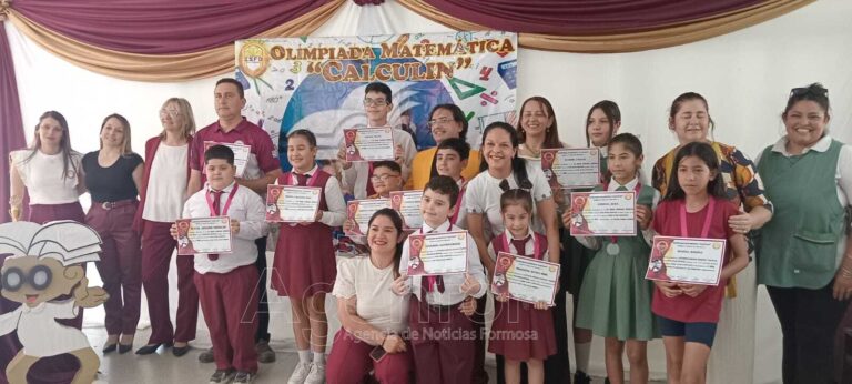 Entrega de menciones y trofeos en la 21 edición de las Olimpíadas de Matemática Calculín
