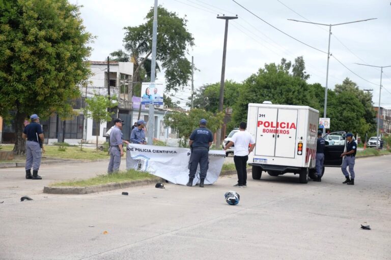 San Isidro Labrador: un motociclista perdió la vida tras colisionar contra un poste