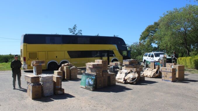 Gendarmería secuestró 8.420 atados de cigarrillos, 44 kilos de hojas de coca y mercadería de contrabando