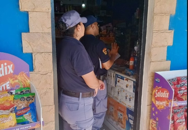 La Municipalidad de Laguna Blanca refuerza la prohibición de la venta de pirotecnia sonora a través de operativos de concientización