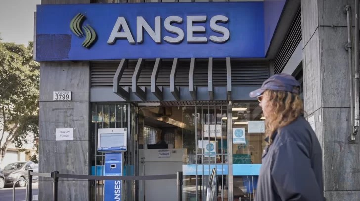Jubilaciones y AUH con aumento: los valores actualizados que pagará ANSES en enero